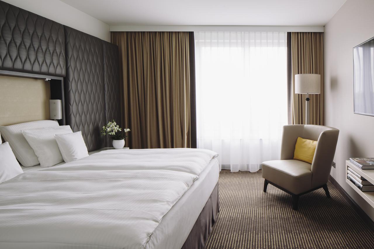 Hotel Pullman Berlin Schweizerhof Exterior foto A room at the hotel