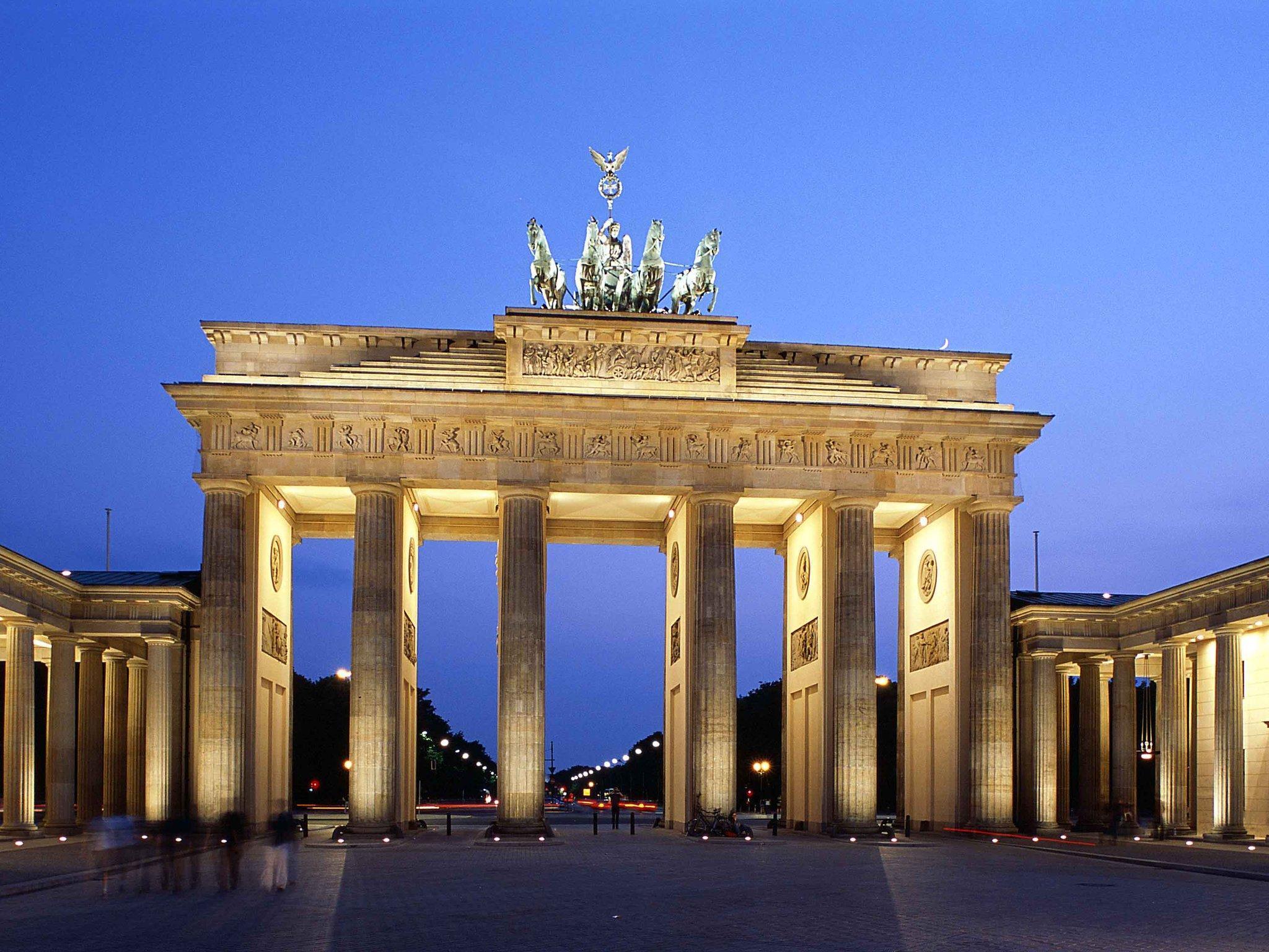 Hotel Pullman Berlin Schweizerhof Exterior foto Brandenburger Tor