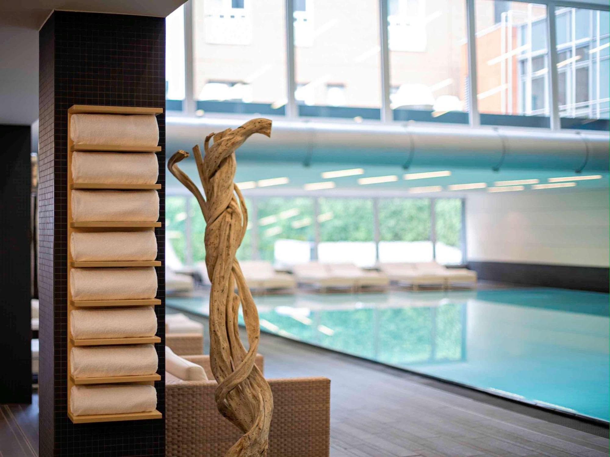 Hotel Pullman Berlin Schweizerhof Exterior foto The swimming pool at the University of St Andrews
