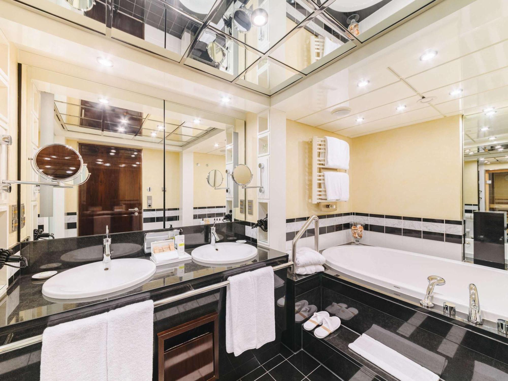 Hotel Pullman Berlin Schweizerhof Exterior foto Bathroom