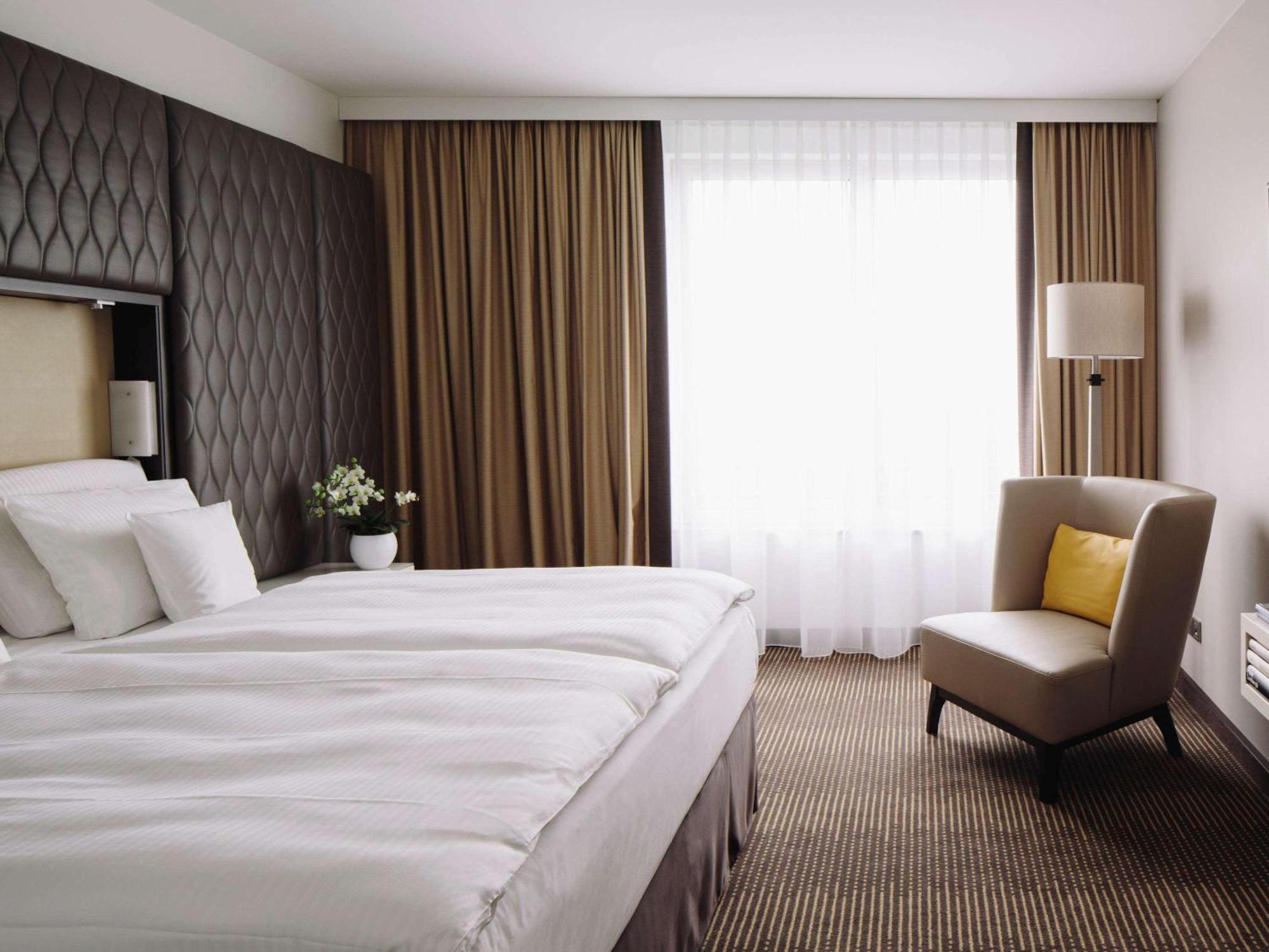 Hotel Pullman Berlin Schweizerhof Exterior foto A room at the Hotel de France