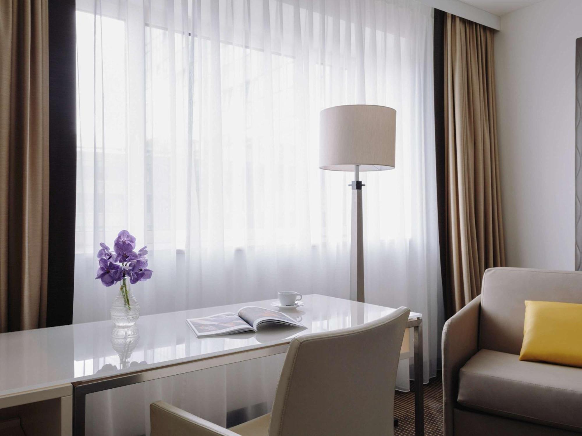 Hotel Pullman Berlin Schweizerhof Exterior foto A room at the hotel