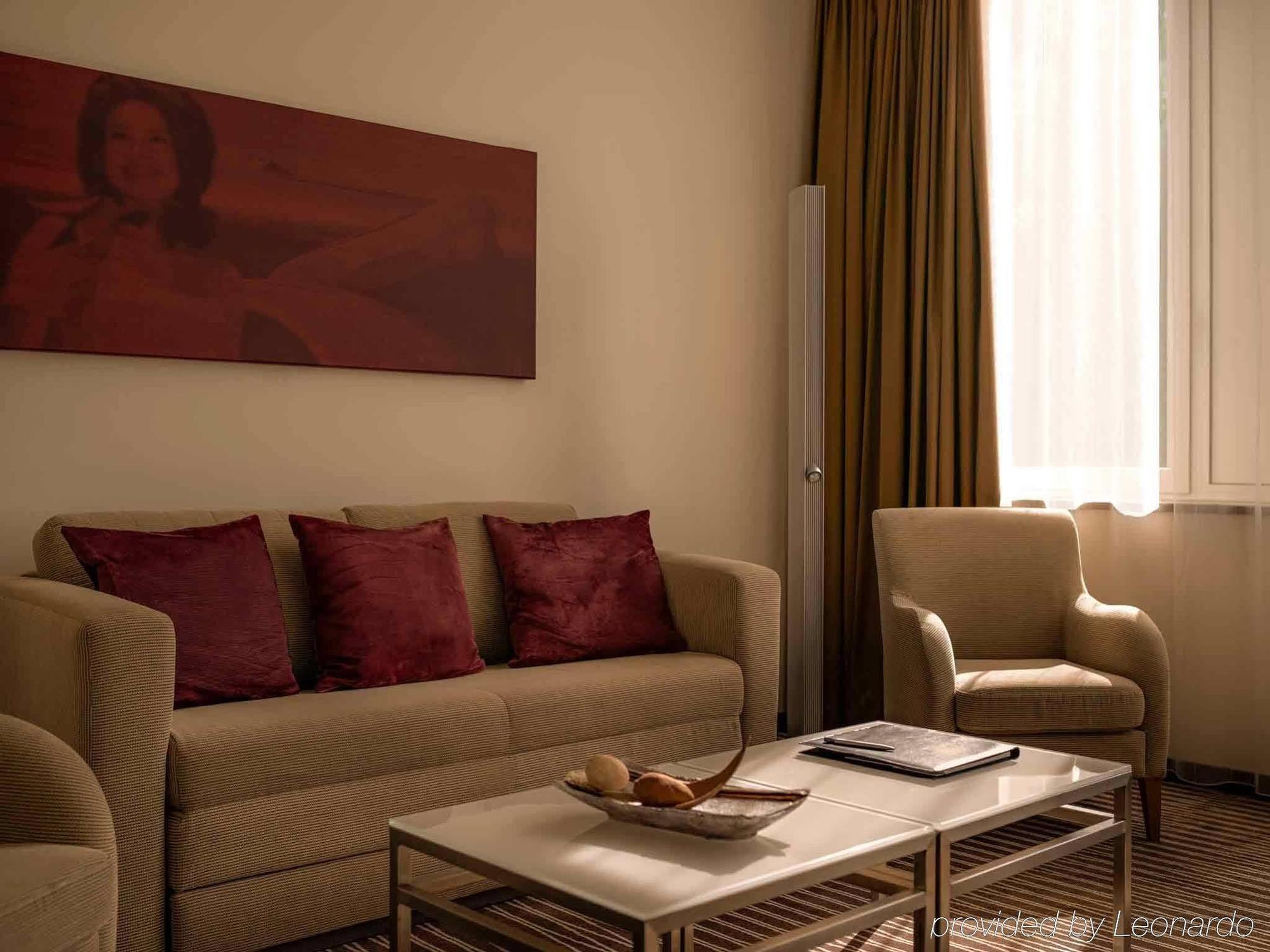 Hotel Pullman Berlin Schweizerhof Exterior foto A living room
