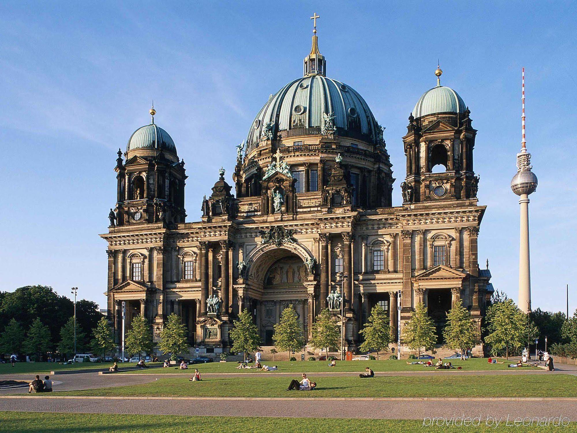 Hotel Pullman Berlin Schweizerhof Exterior foto Berlin Cathedral