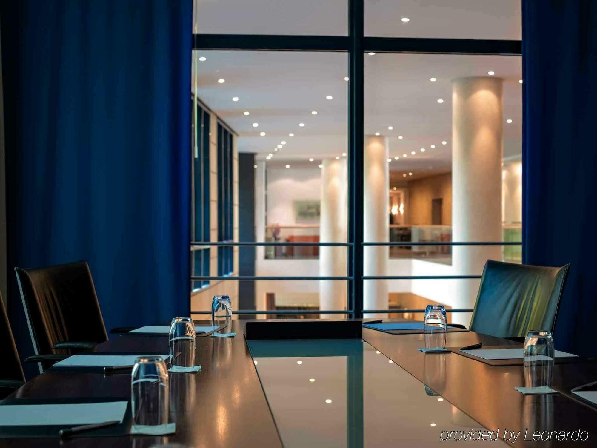 Hotel Pullman Berlin Schweizerhof Exterior foto The interior of the European University Barcelona
